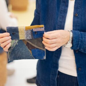 Ehun-hondakinetatik eratorritako diru-zorroa